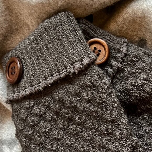 Women’s Winter Warm Gloves Fleece W/ Button Details in Gray - Picture 3 of 7